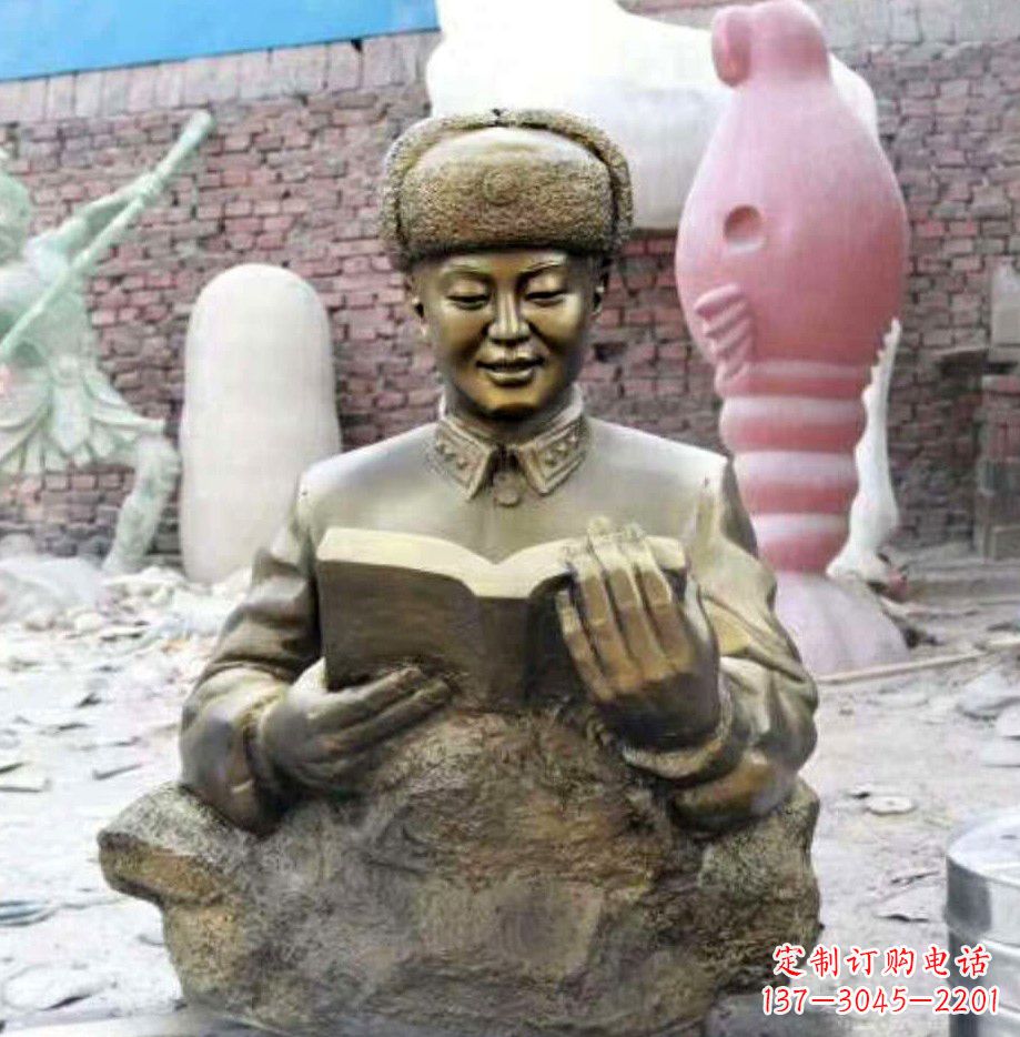 安阳读书的雷锋铜雕