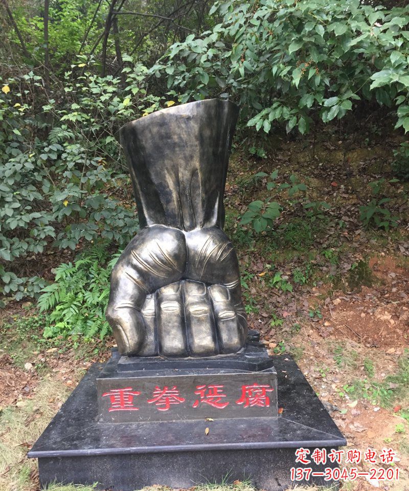 安阳高端铜拳头雕塑
