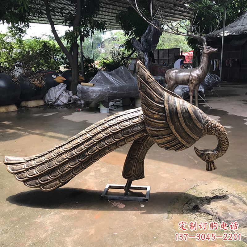 安阳仿铜玻璃钢定制孔雀雕塑