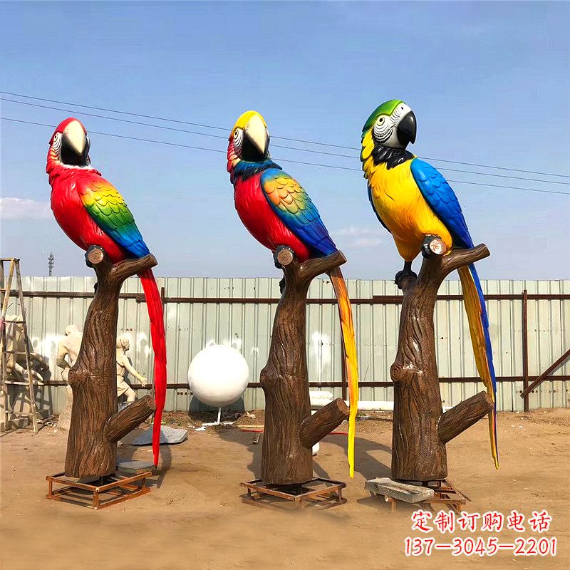 安阳仿真鹦鹉玻璃钢景观雕塑