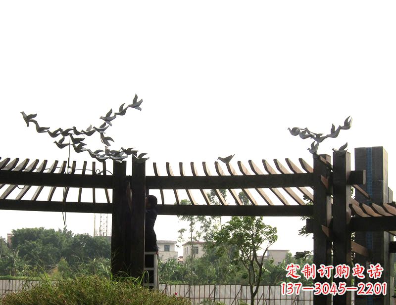 安阳飞翔的鸽子公园园林创意装饰雕塑