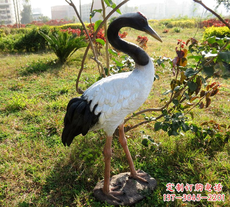 安阳飞行的仙鹤雕塑