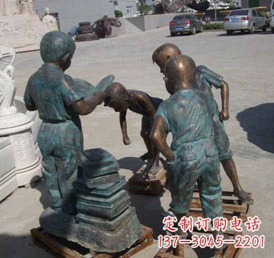 安阳各种造型的小孩铜雕像