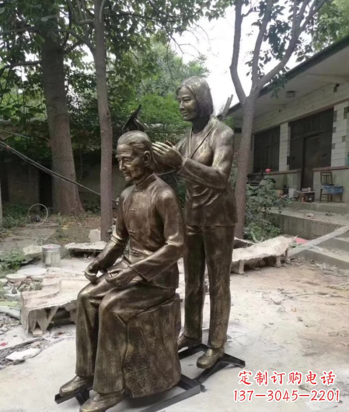 安阳给母亲梳头人物铜雕 (2)