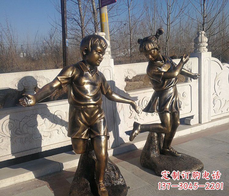 安阳公园摆件编花篮玻璃钢仿铜人物雕塑