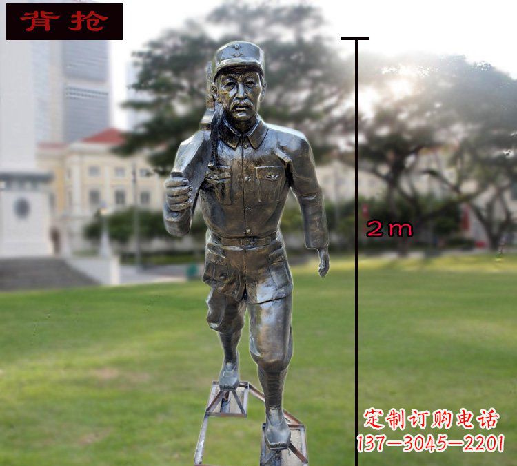 安阳公园背枪战士铜雕