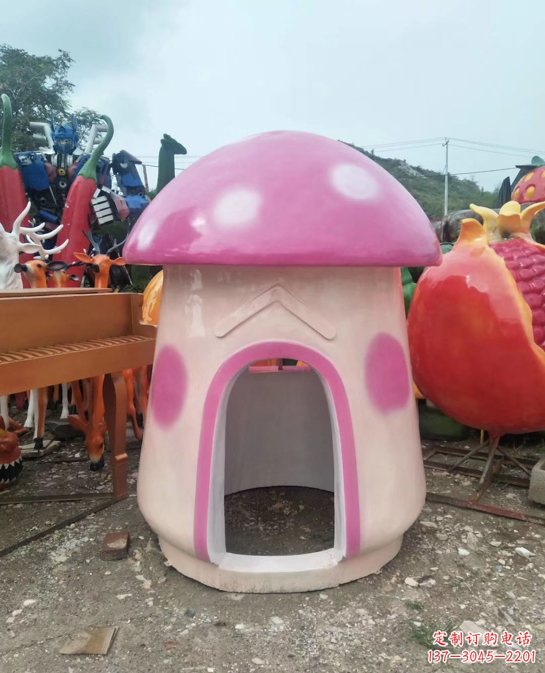 安阳公园玻璃钢彩绘蘑菇屋雕塑