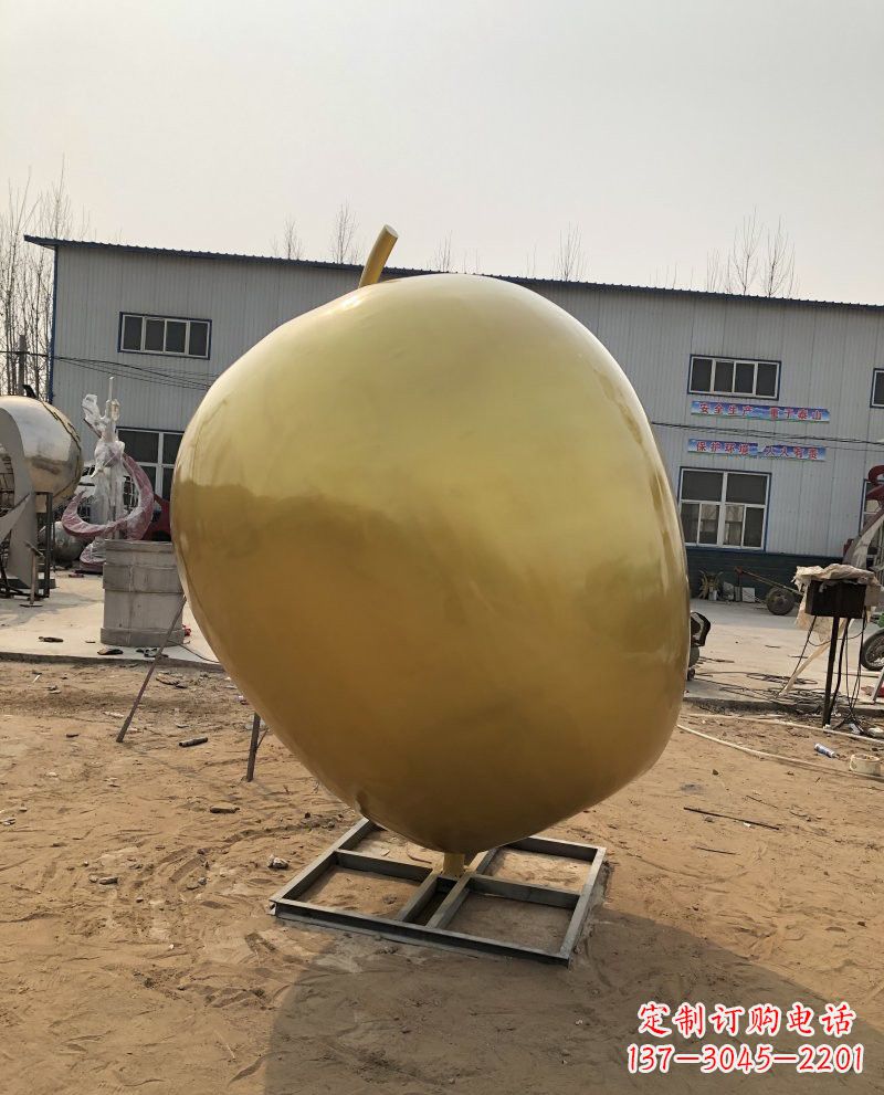 安阳公园玻璃钢仿铜苹果雕塑
