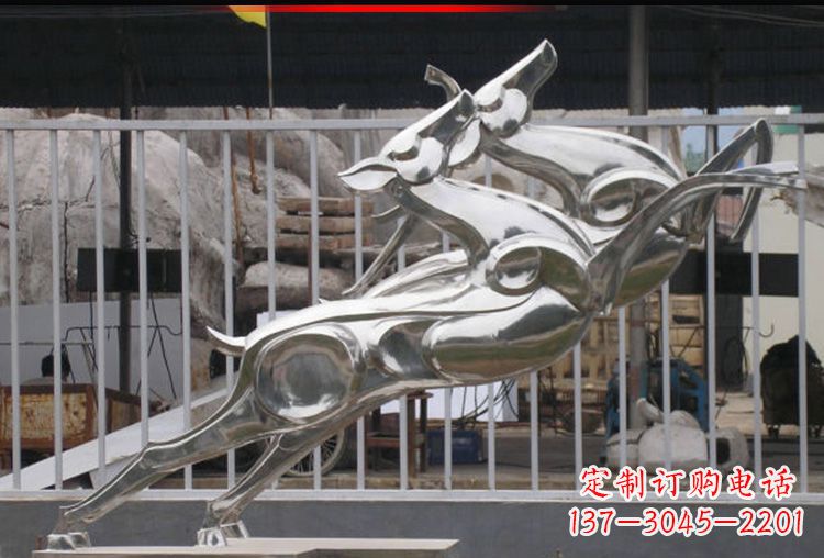 安阳公园不锈钢镜面梅花鹿雕塑