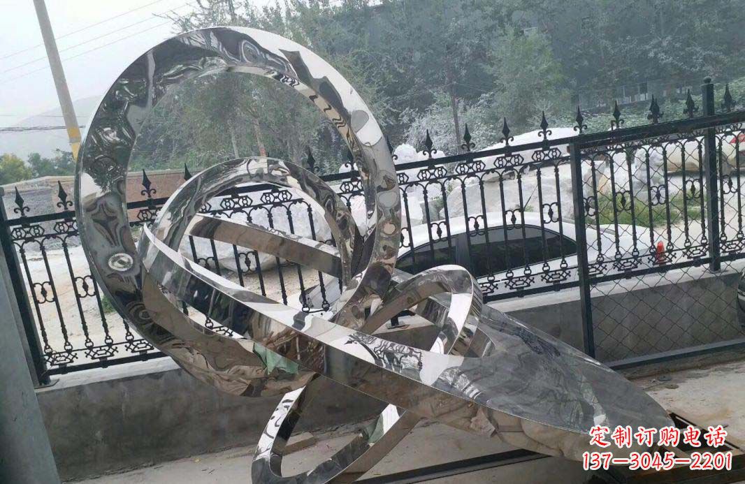 安阳公园不锈钢拼接的圆环景观雕塑