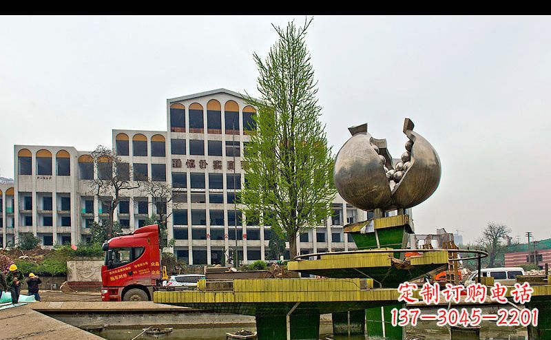 安阳公园不锈钢石榴景观雕塑