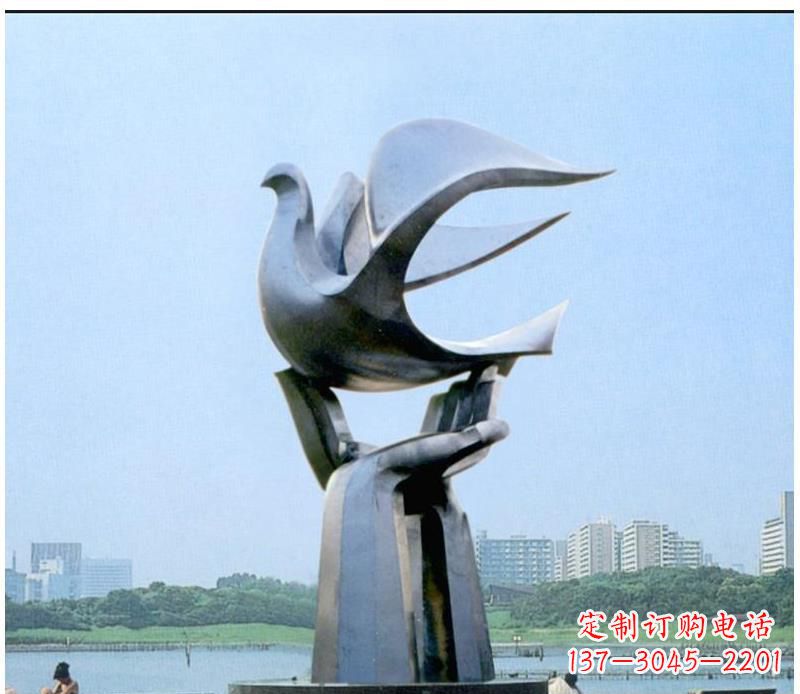 安阳公园不锈钢手托和平鸽雕塑
