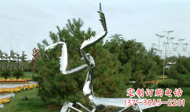 安阳公园不锈钢螳螂雕塑