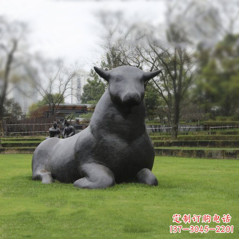 安阳公园草坪铸铜抽象动物牛卧牛雕塑