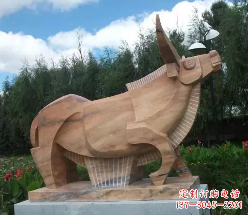安阳公园抽象动物牛石雕
