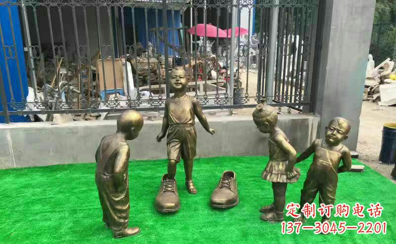 安阳公园穿大鞋的儿童铜雕