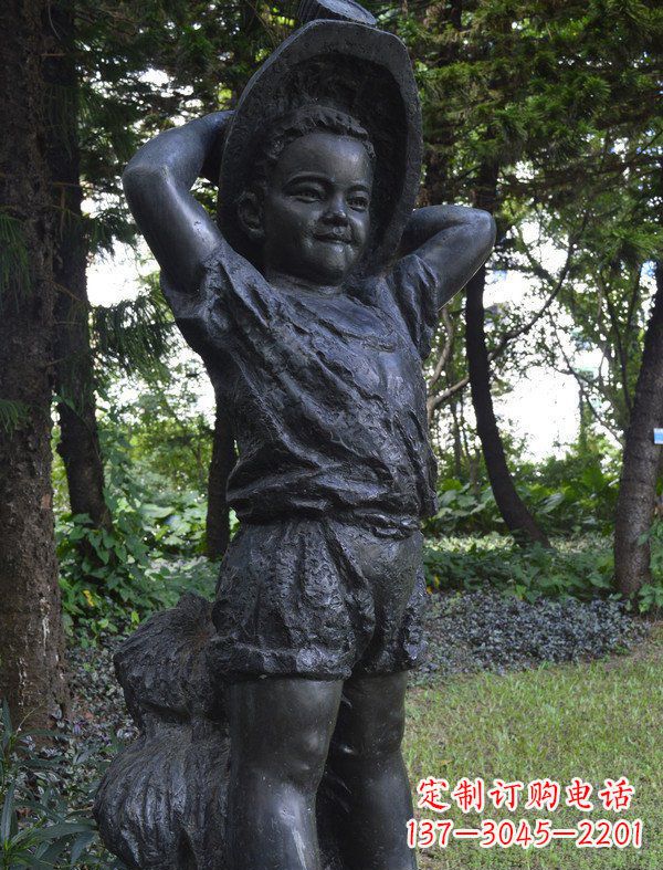 安阳公园戴草帽的小男孩人物铜雕