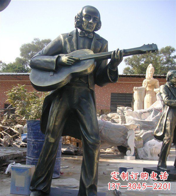 安阳公园弹吉他的西方男人人物铜雕