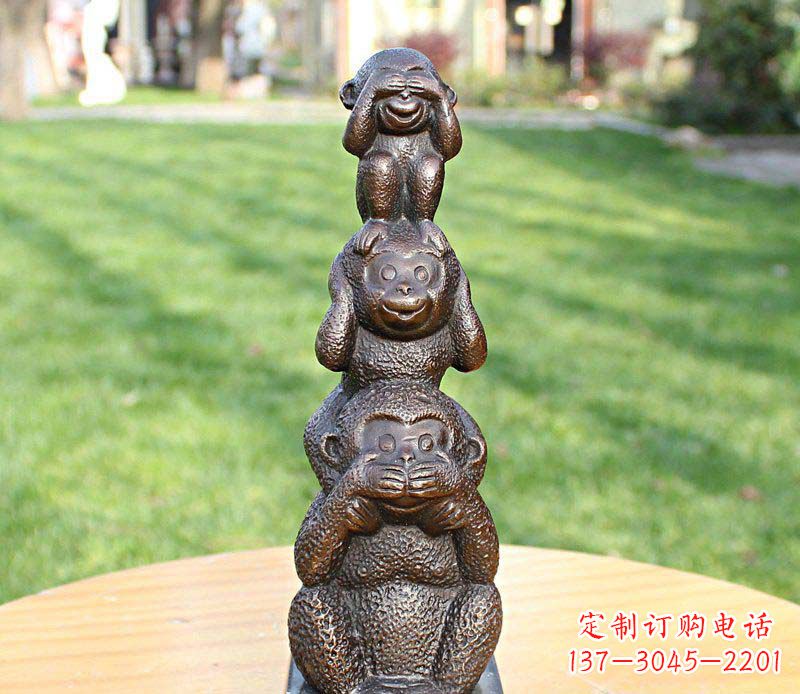 安阳公园叠罗汉的猴子动物景观铜雕