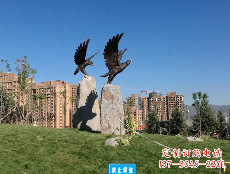 安阳公园动物老鹰铜雕