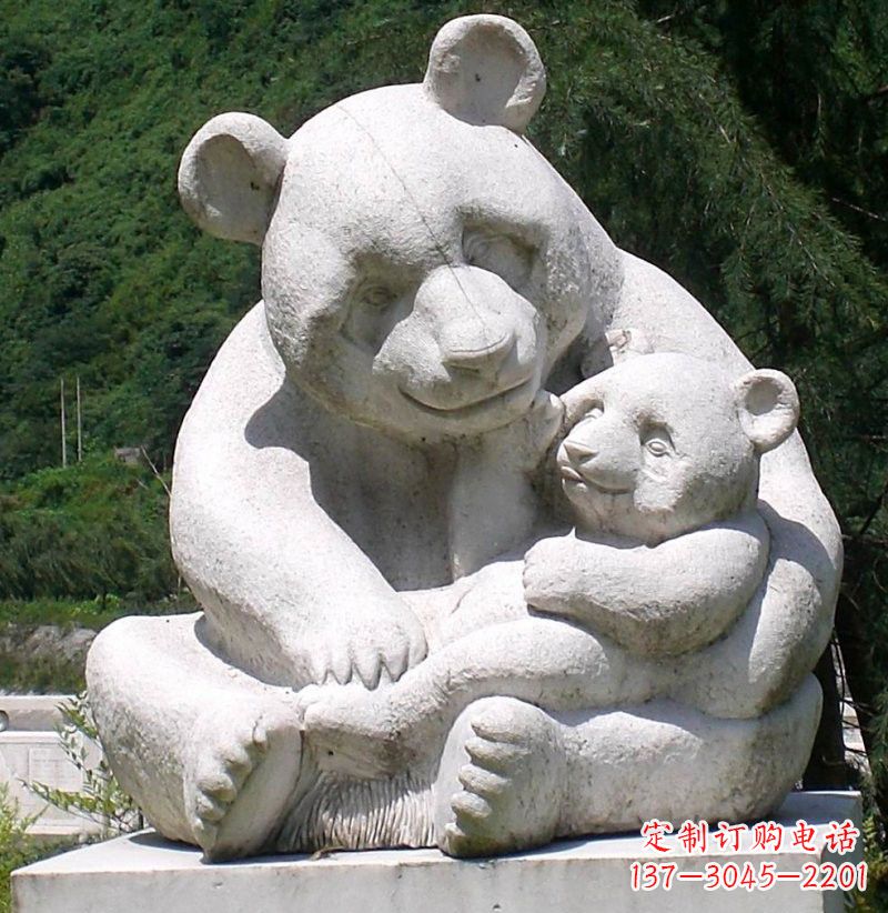 安阳公园动物母子熊猫石雕
