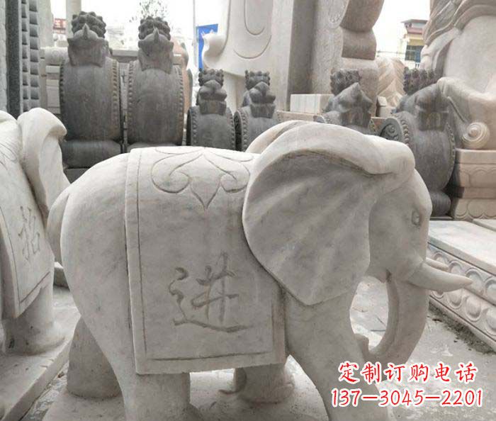 安阳公园动物石雕小象