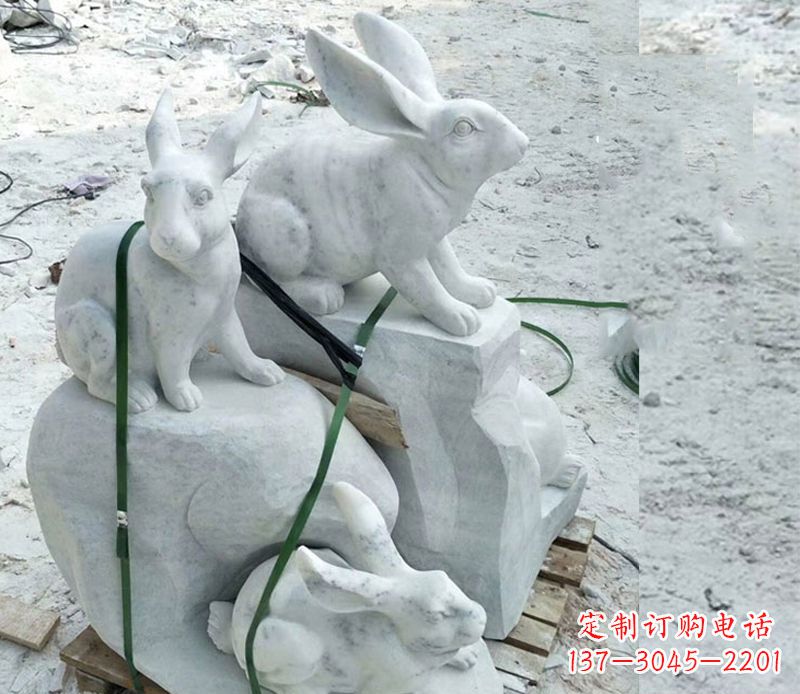 安阳公园动物兔子雕塑