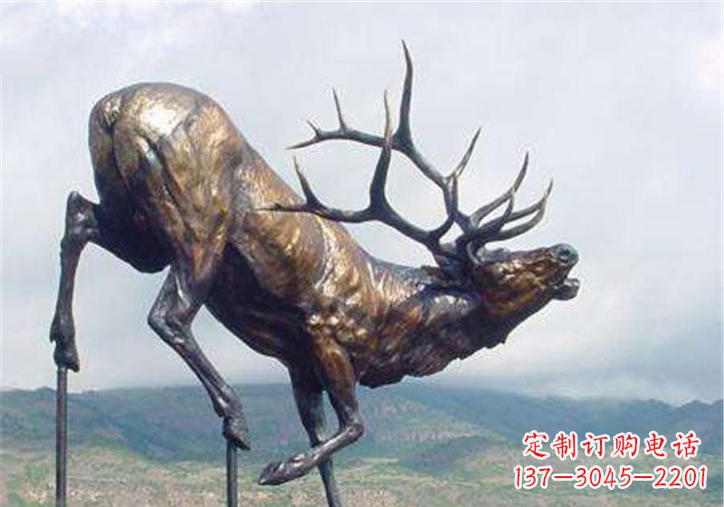安阳公园动物驯鹿铜雕