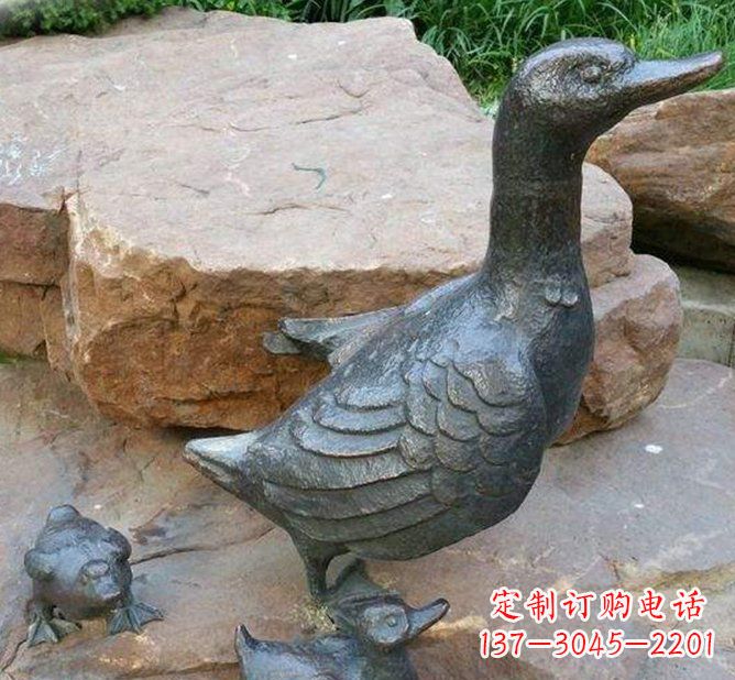 安阳公园动物鸭子铜雕