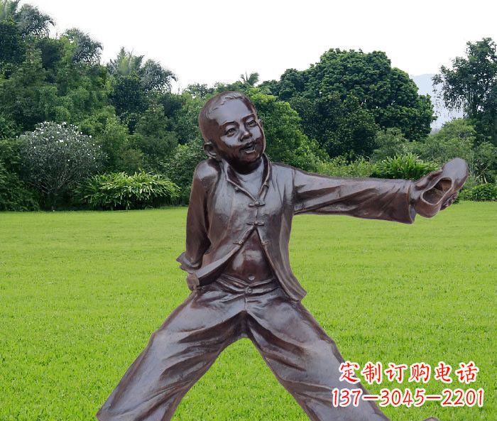 安阳公园斗鸡儿童铜雕