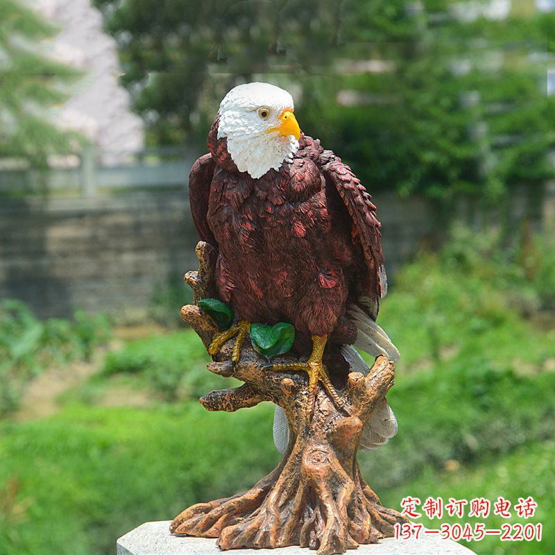 安阳公园仿真老鹰玻璃钢雕塑