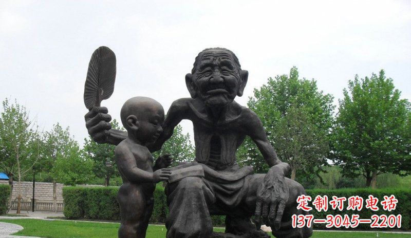 安阳公园给孙子扇风的老人小品铜雕