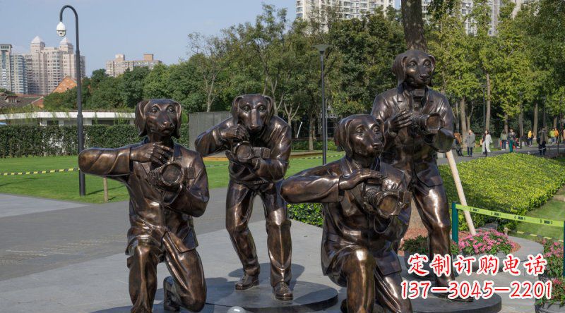 安阳公园狗头人身创意铜雕