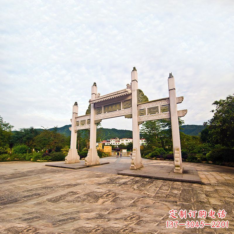 安阳公园广场冲天式石牌坊