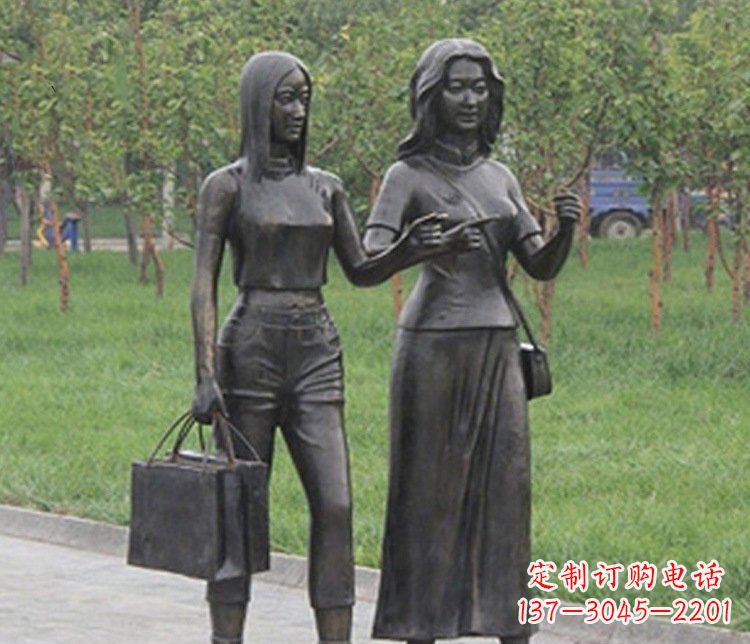 安阳公园逛街女性人物铜雕塑