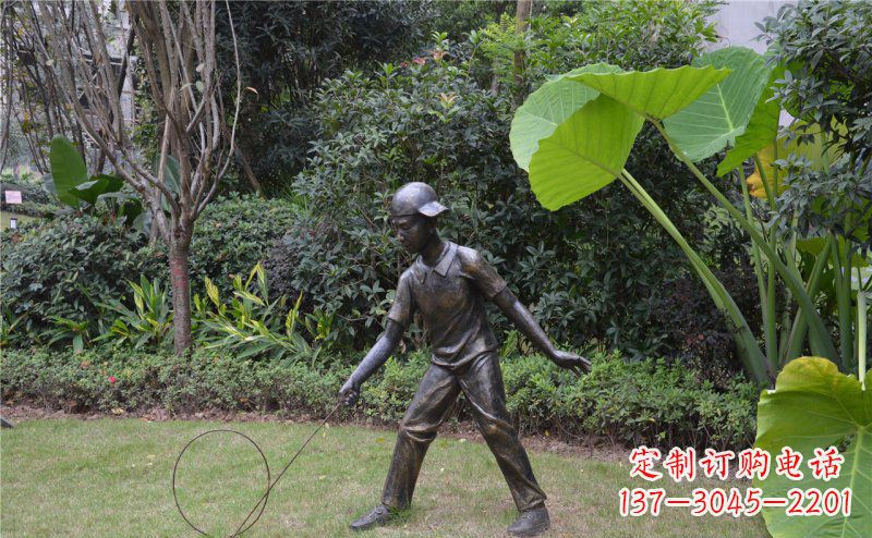 安阳公园滚铁环的小男孩人物铜雕