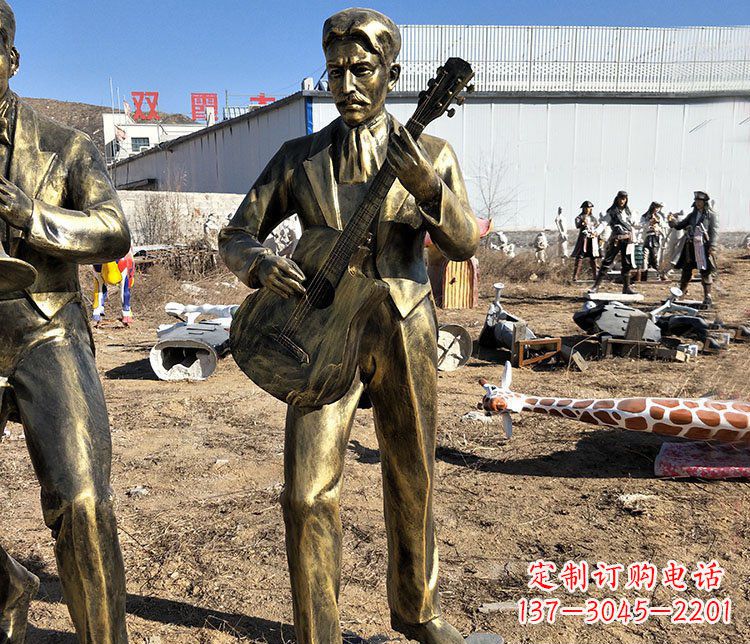 安阳玩乐无穷的吉他雕塑