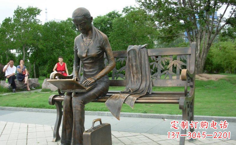 安阳把童真雕刻在铜雕中——女孩雕塑