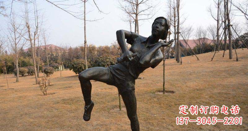 安阳优雅美丽,练武女孩铜雕