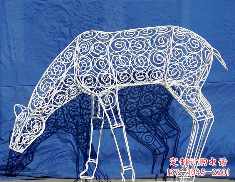 安阳精致不锈钢镂空梅花鹿雕塑
