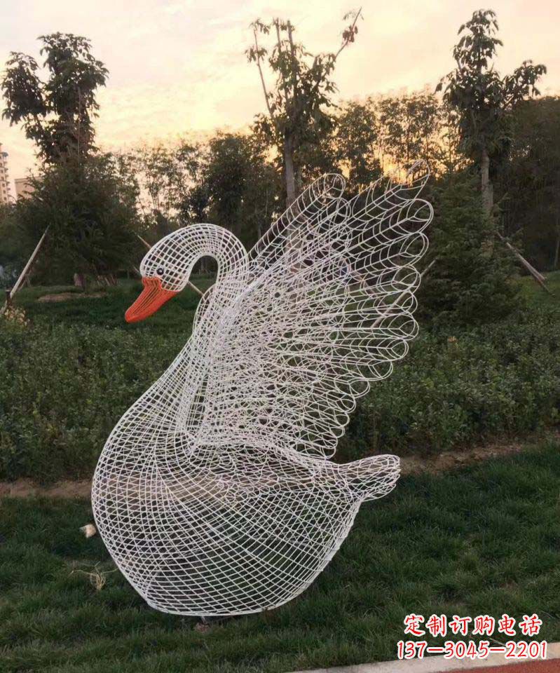 安阳高雅不锈钢镂空天鹅雕塑