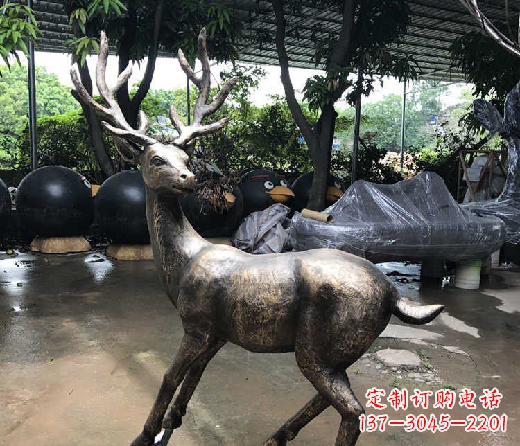 安阳静谧的梅花鹿铜雕