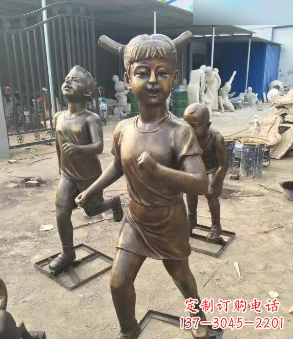 安阳铜雕童年小狗陪伴儿童奔跑的时光