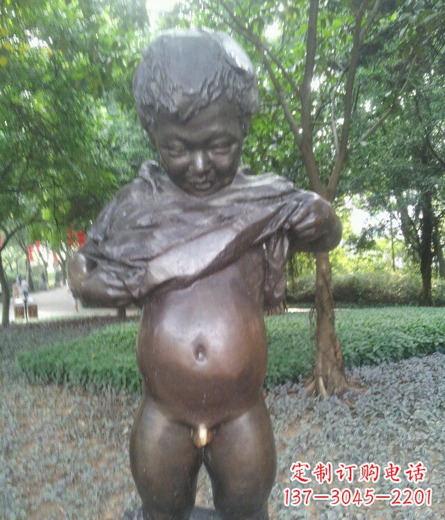 安阳萌动活泼的男孩铜雕塑