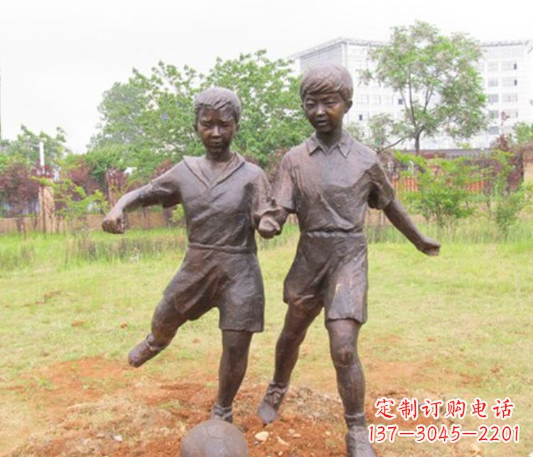 安阳童心盎然的足球铜雕