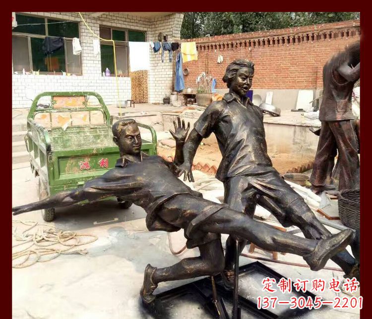 安阳足球迷必备,象征性的足球雕塑
