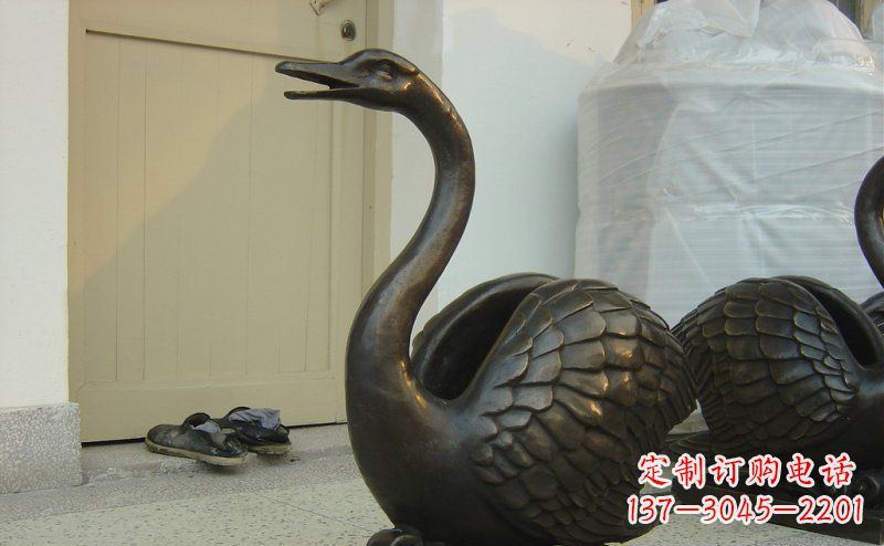 安阳绝美铜板雕刻天鹅雕塑