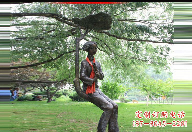 安阳可爱迷人的美女雕塑