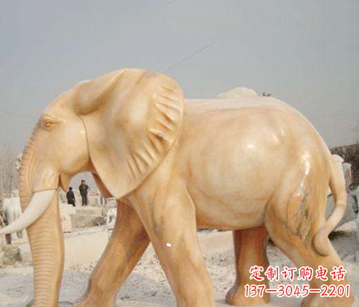 安阳公园晚霞红大象雕塑