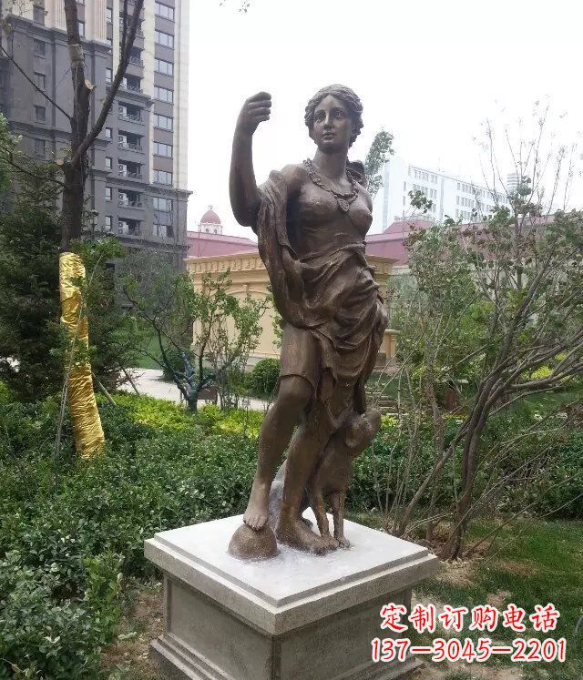 安阳西方女性人物铜雕 象征着勇气与力量